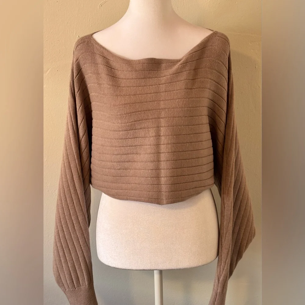 🌸Forever 21 Tan / Brown Size Medium Cropped Knit Sweater